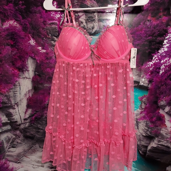 Lingerie - Picture 1 of 5